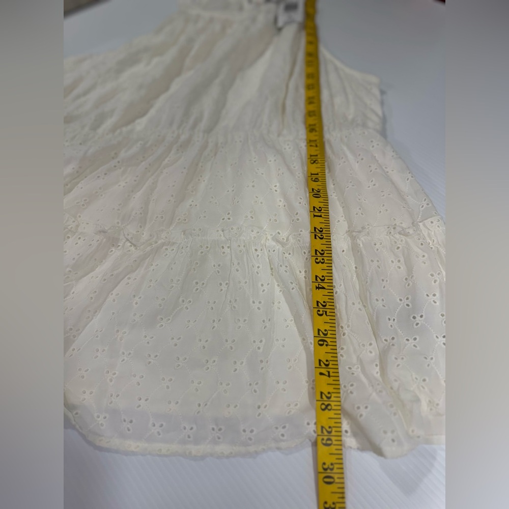Torrid NWT 1 Sleeveless Blouse White Eyelet Lace Tiered Ruffle Keyhole Back Sz 2 - Picture 5 of 10